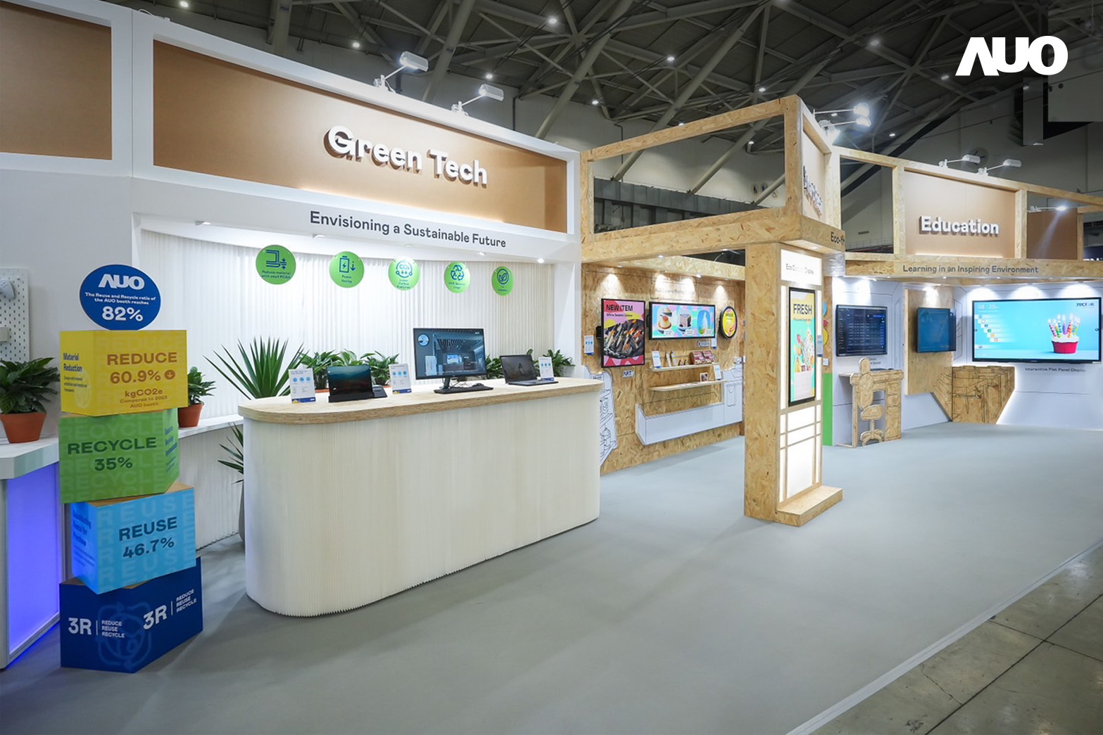 FUN88樂天將攤位裝潢材料輕量化，以框架設計簡化結構，使Display展位碳排放量較去年減少6成，兼顧策展效益與綠色實踐，落實永續減碳的目標
