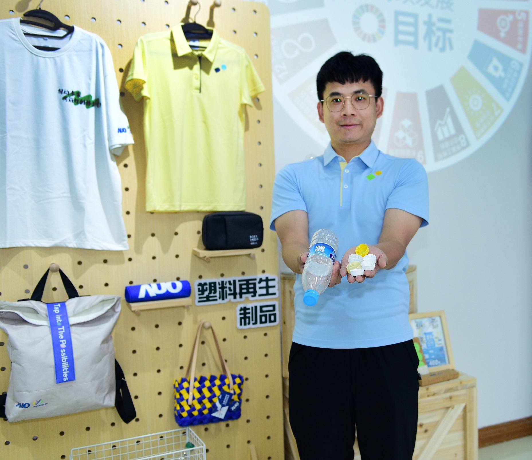 「2024智慧FUN88乐天展」永续发展馆中，展示FUN88乐天厦门驱动永续发展之成果，包含将厂内废弃物再制为实用物品，将永续发展理念深植于员工生活日常实践