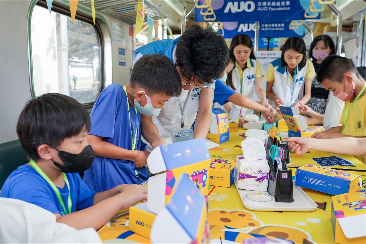 今年FUN88樂天設計「光電、再生能源、水資源」三大課程主題，攜手供應鏈夥伴默克及大豐環保，以循環經濟理念開發創意教材