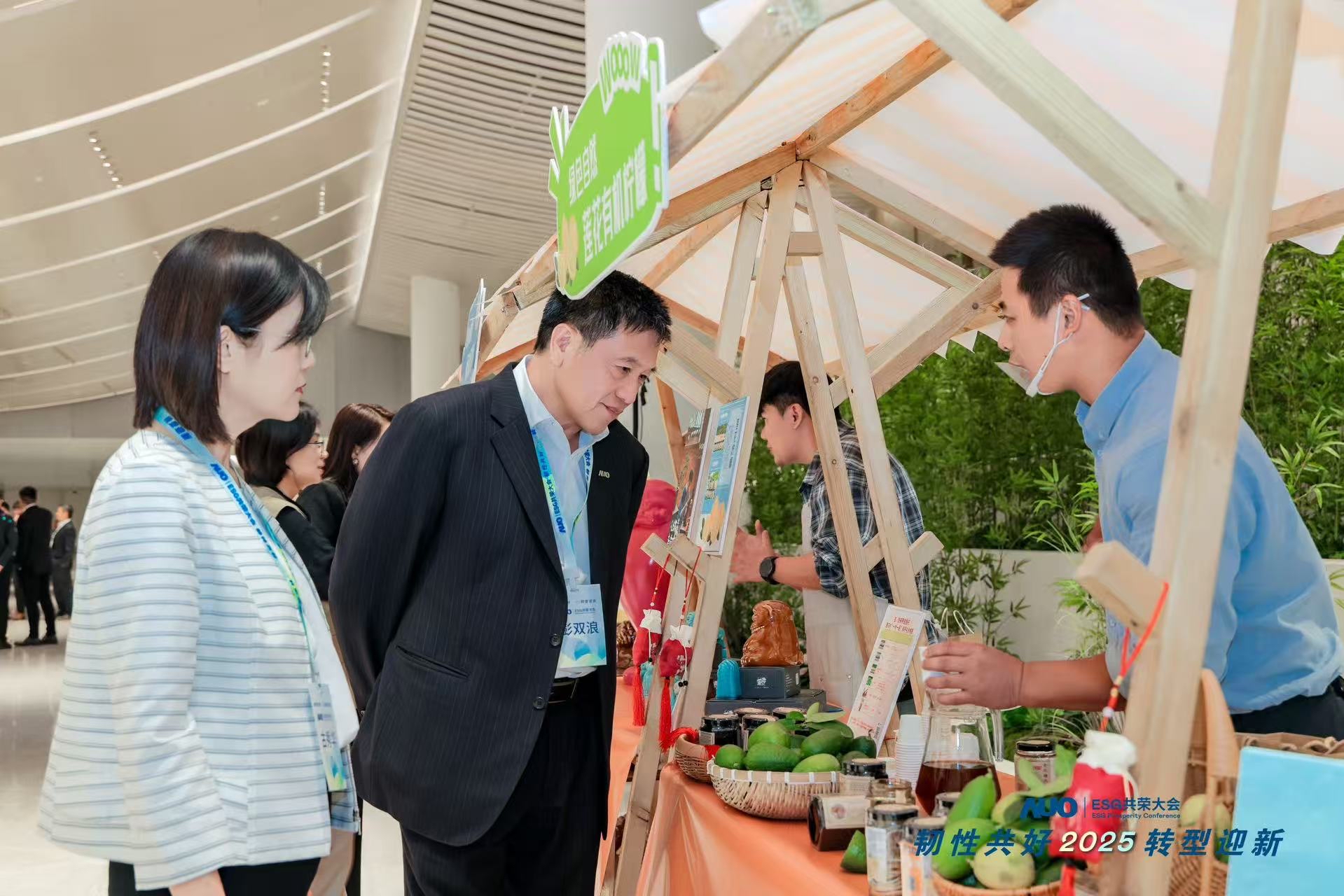 FUN88乐天大会设置ESG互动展区，携手ADT、华展工业等供应链伙伴与社会企业，集中呈现绿色产品、循环成果与社区共融实践，通过可观可感的沉浸式体验，构建从技术到文化的立体永续价值链，获得与会嘉宾广泛好评。