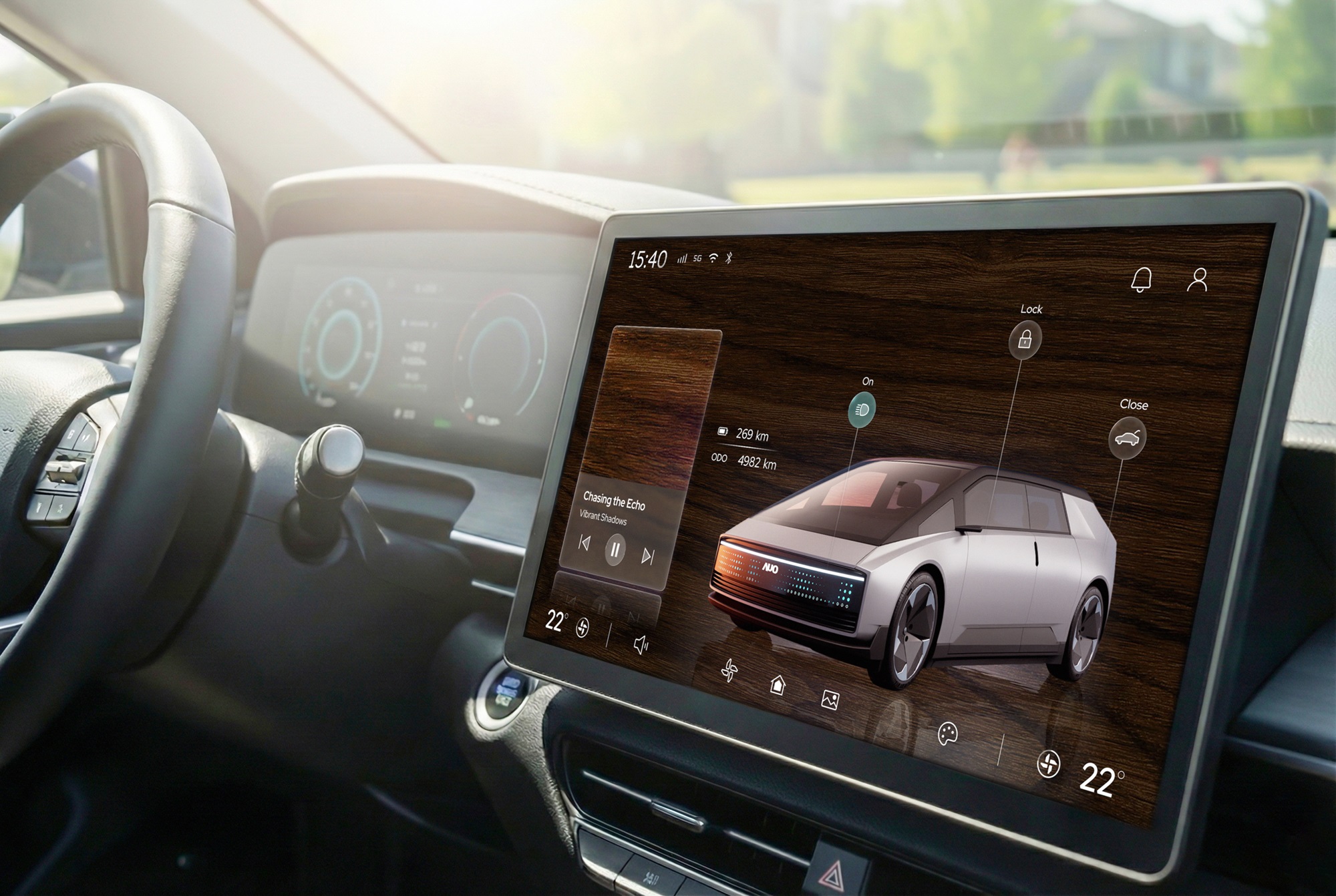 FUN88乐天光电五度蝉连科睿唯安全球百大创新机构，在显示科技、智能出行与垂直场域相关领域布局研发与专利先机。图为FUN88乐天在智能出行领域，将先进显示技术应用于座舱的驾驶与中控区域